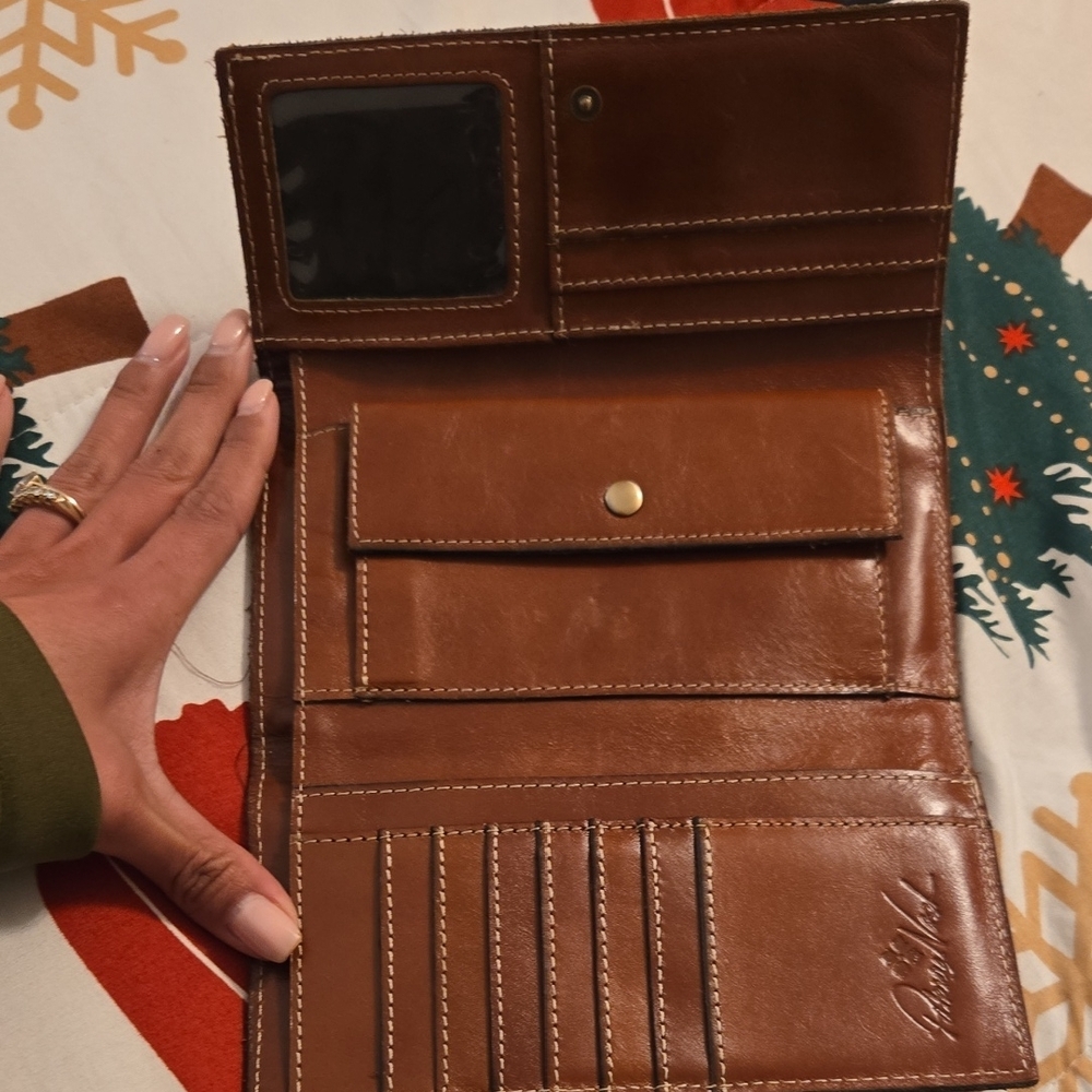 Patricia Nash Tan Leather Women's Wallet - Picture 4 of 6